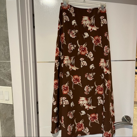 EUC Rikki J vintage silky maxi floral skirt - back zip - Picture 2 of 6